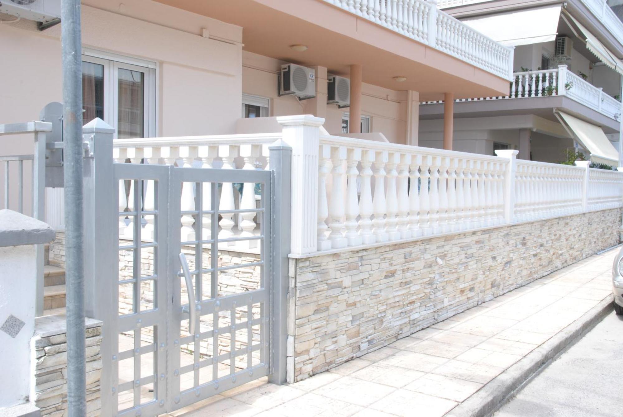 Light Blue Paralia Apartments Экстерьер фото