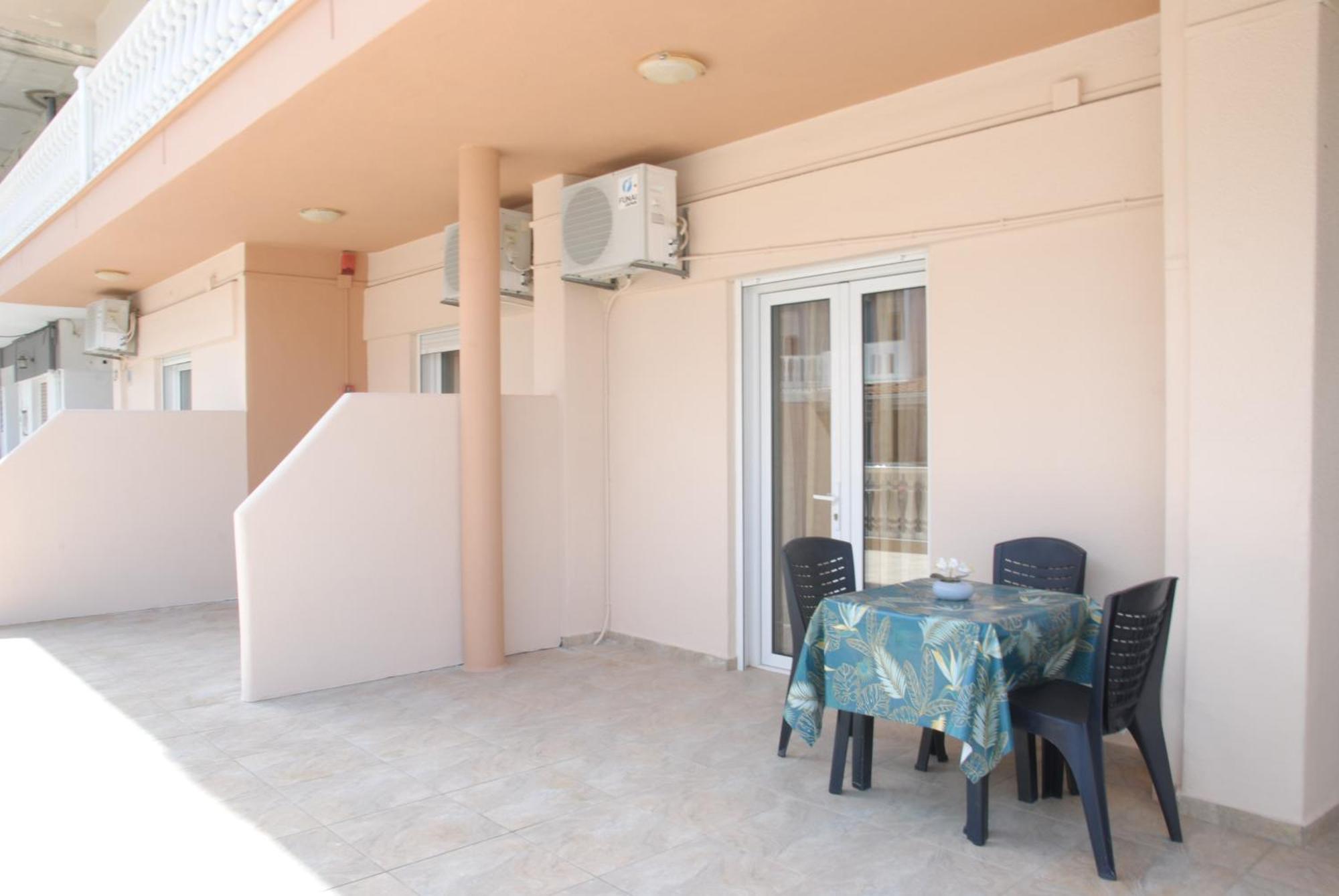 Light Blue Paralia Apartments Экстерьер фото