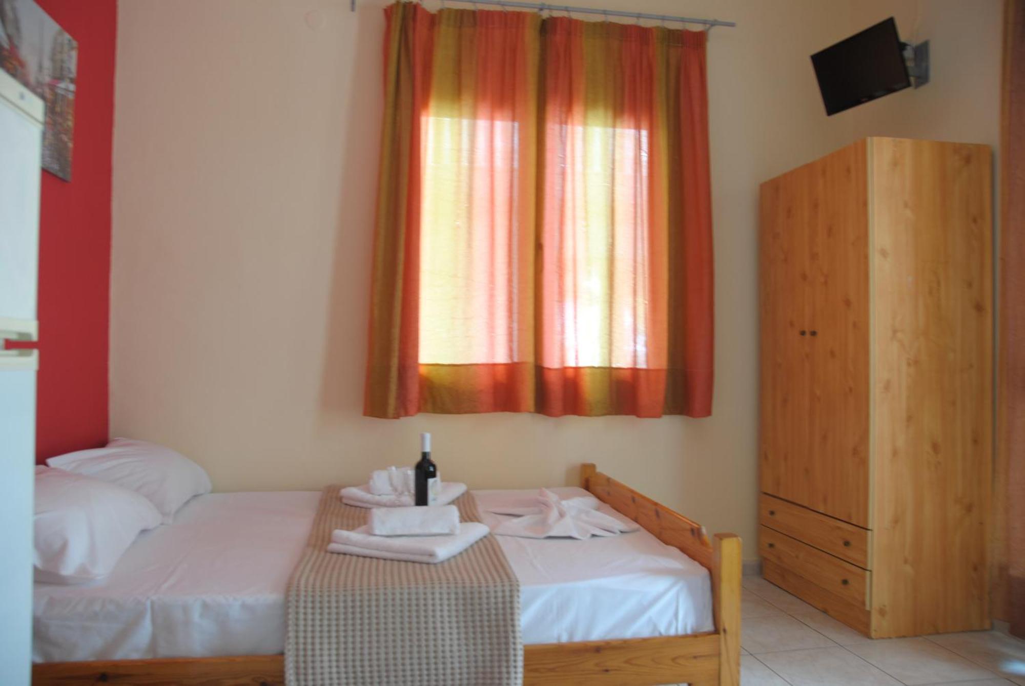 Light Blue Paralia Apartments Экстерьер фото